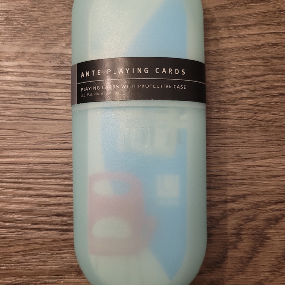 New Umbra playing cards with protective case - Picture 3 of 3